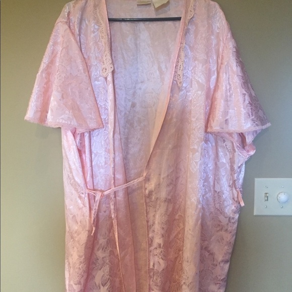 4/$20 Intimate Moods silky robe - Picture 1 of 3